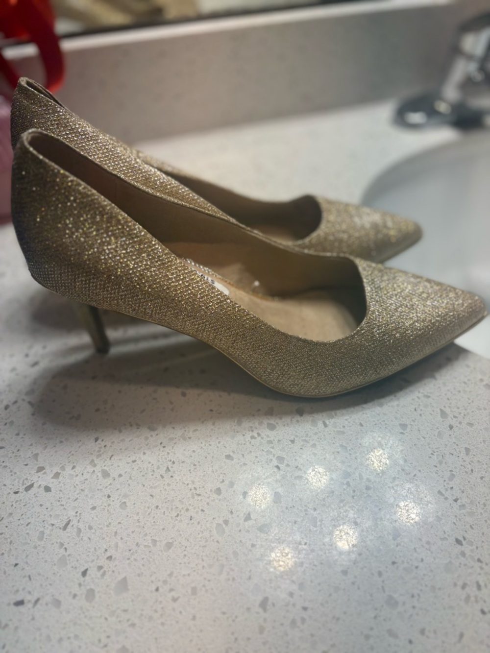 Women’s Glitter Pointed-Toe Pumps in Gold